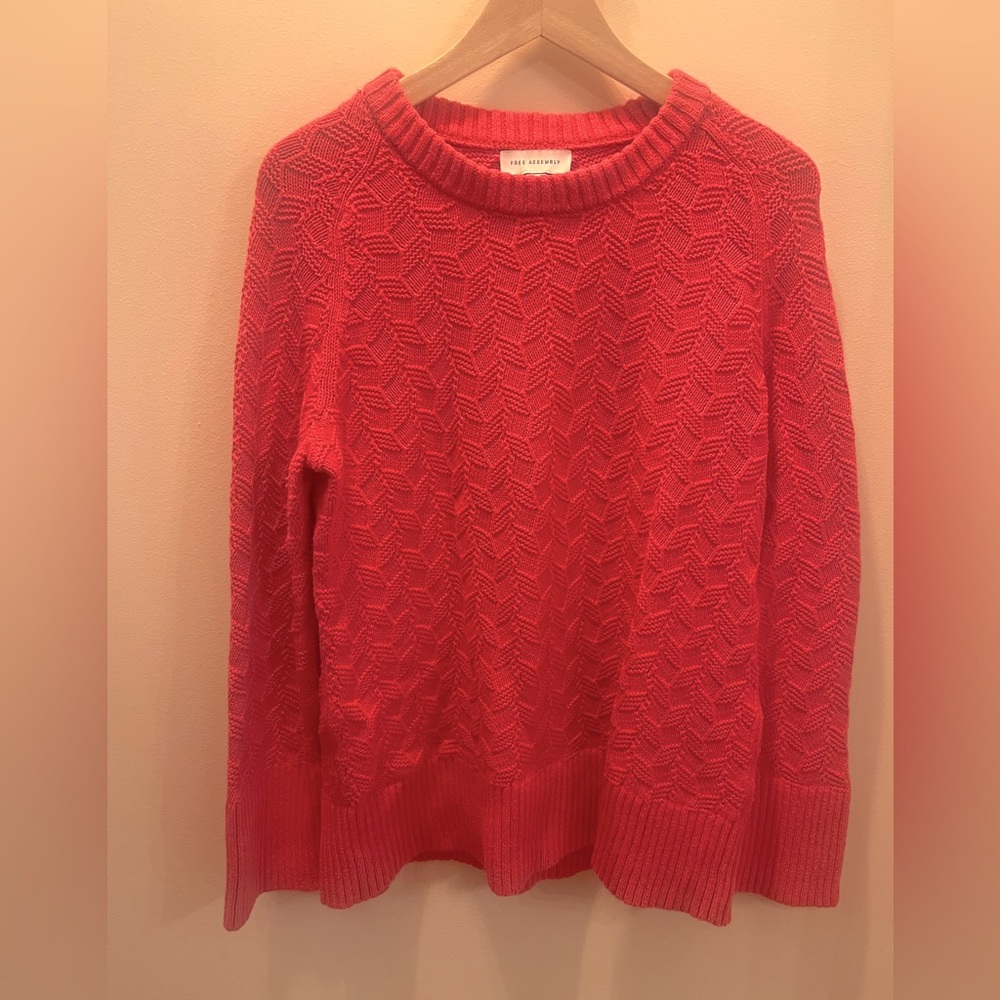 Free assembly pink crew knit sweater size large